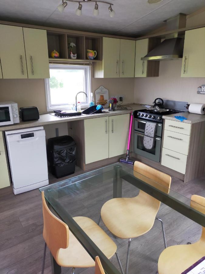 Slieve Croob Cosy Caravan Finnis Εξωτερικό φωτογραφία